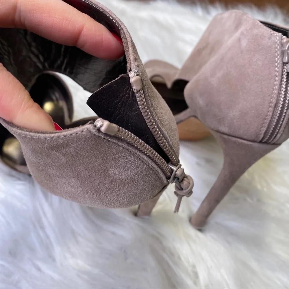 Stuart Weitzman Hot Stuff T-Strap Platform Sandal in Haze Suede Size 9M NWT